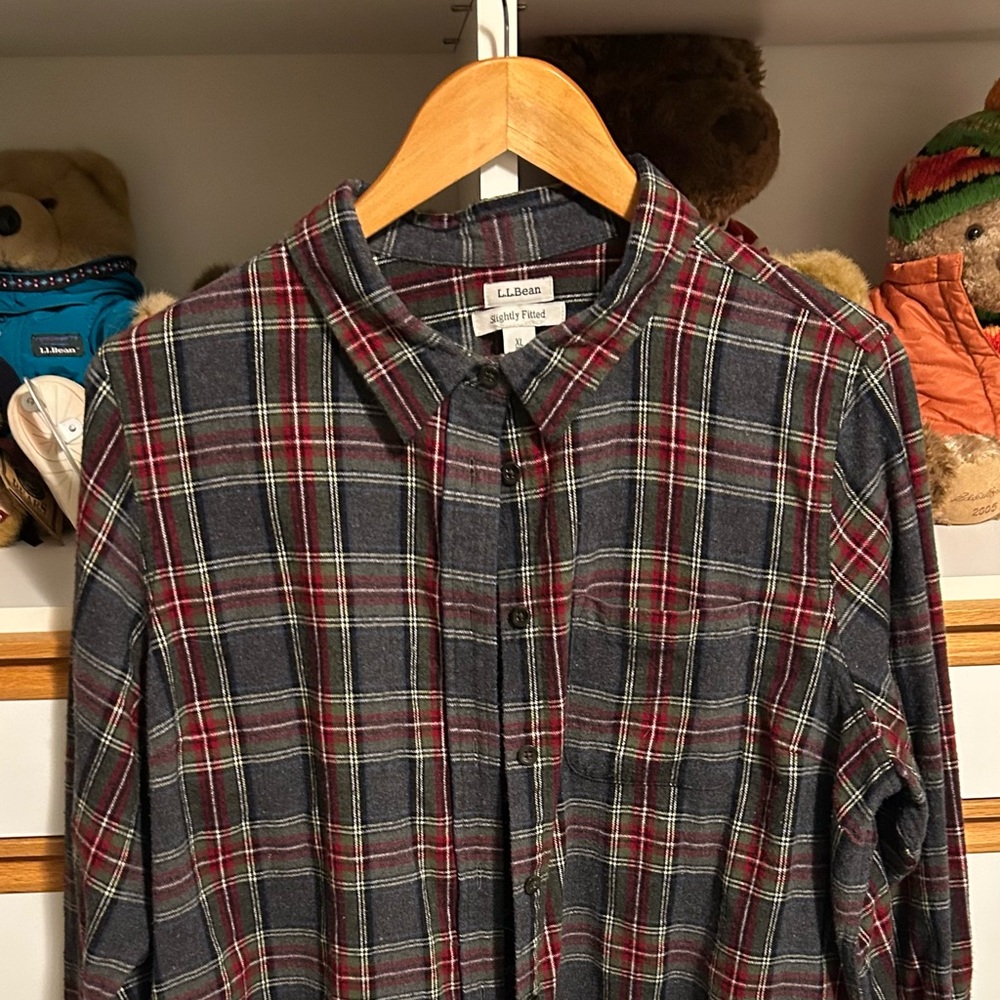 L.L. Bean Womens Casual Plaid Flannel Shirt in Dark Gray and Red